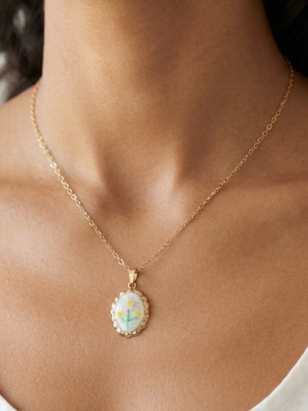 Gold Tone Floral Oval Pendant Necklace Dainty Vintage Style